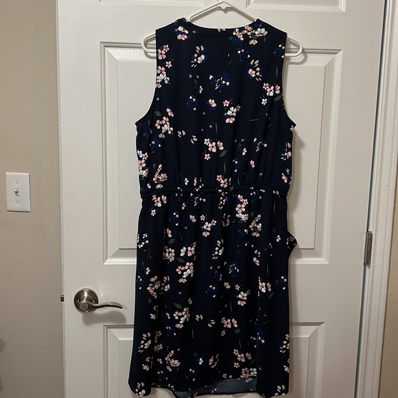 41 Hawthorn sleeveless dress, navy with floral print, POCKETS!, size 1X - Picture 4 of 7